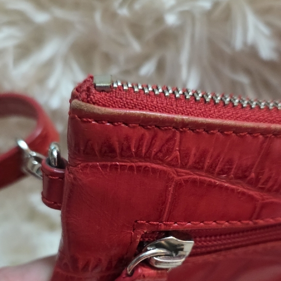 Danier,Elegant Red Crocodile-Embossed Women's Bag - Picture 8 of 12